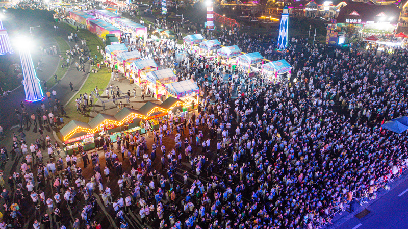 啤酒城、北茶商街“雙節(jié)”活動(dòng)活躍節(jié)日經(jīng)濟(jì)(圖3)